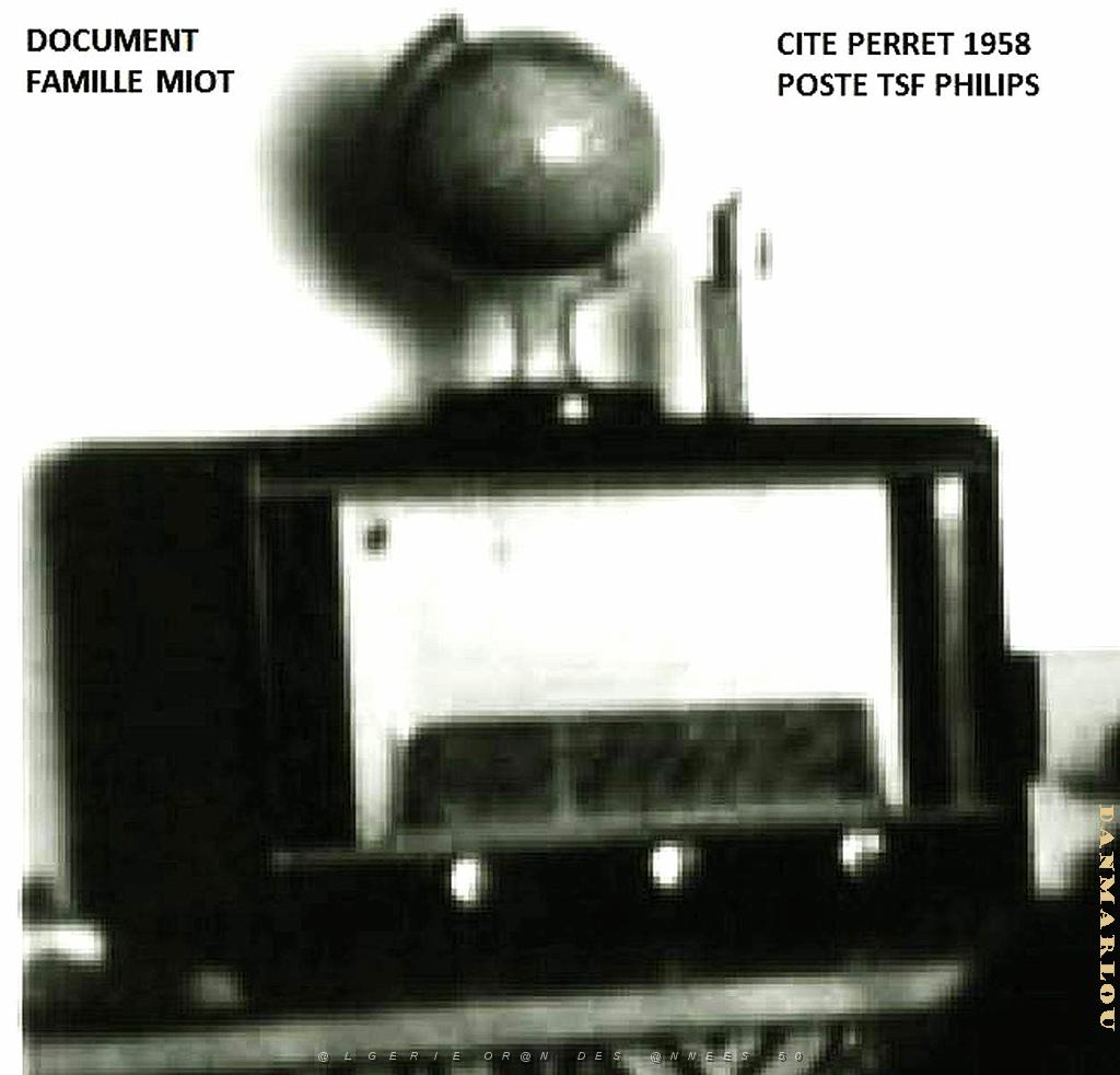 ORAN CITE PERRET NOTRE POSTE TSF PHILIPS.JPG